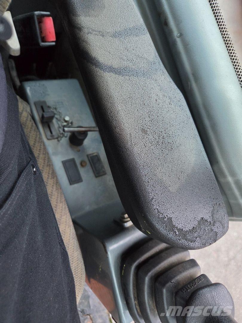 Bobcat 442 中型挖掘机