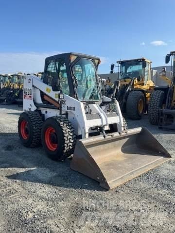 Bobcat A220 滑移装载机