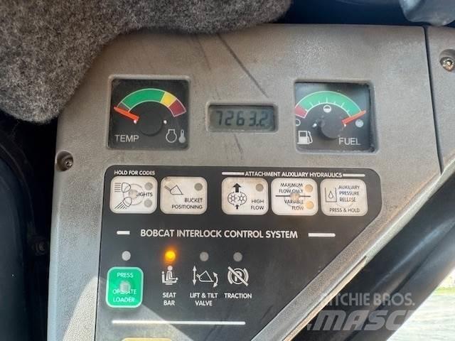 Bobcat A220 滑移装载机