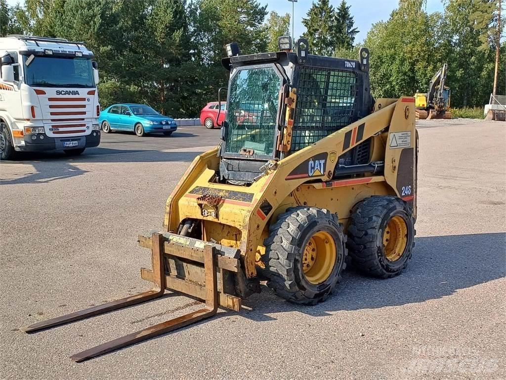 CAT 246 滑移装载机