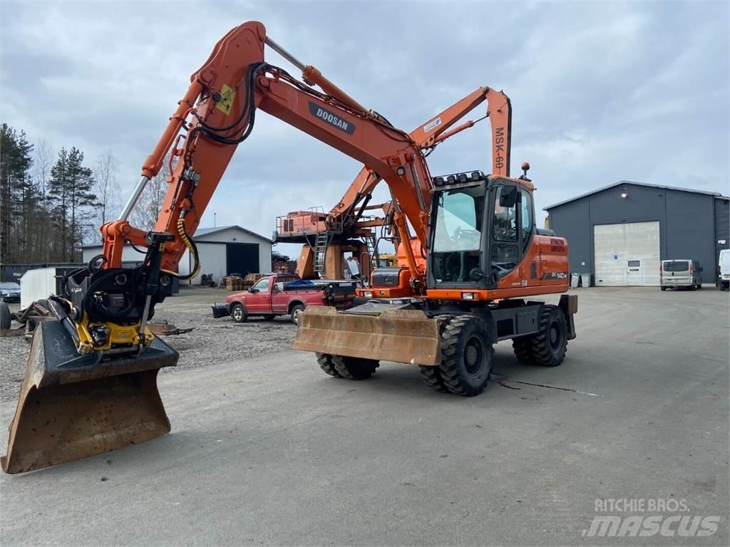 Doosan DX 140W 轮式挖掘机