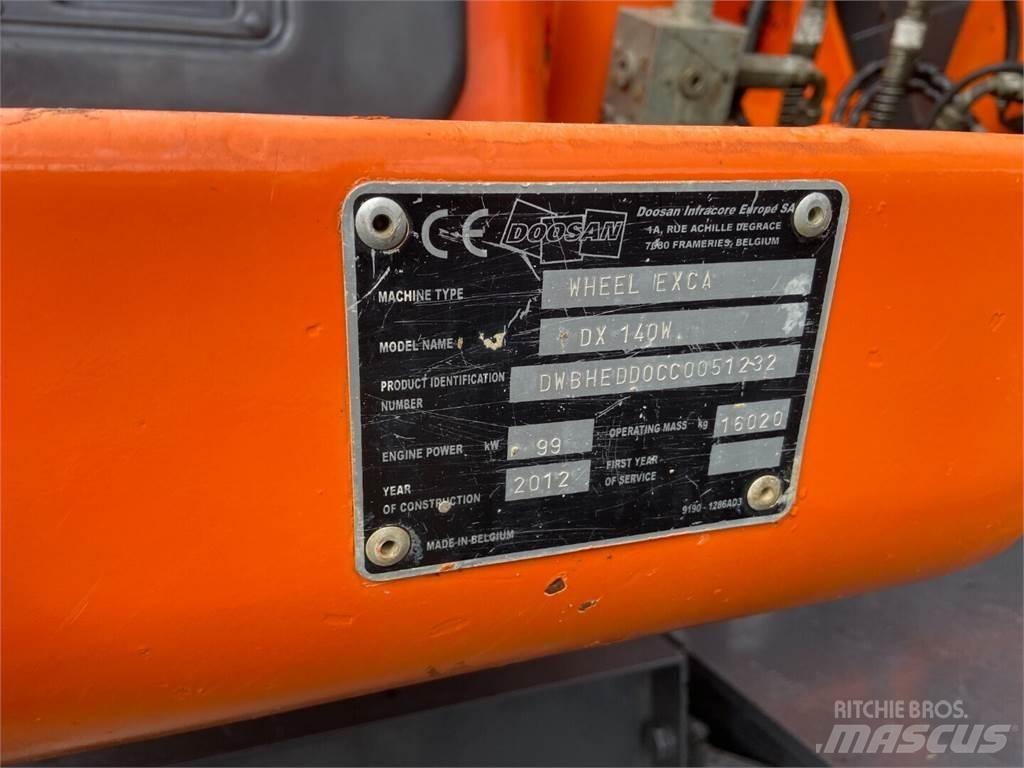 Doosan DX 140W 轮式挖掘机