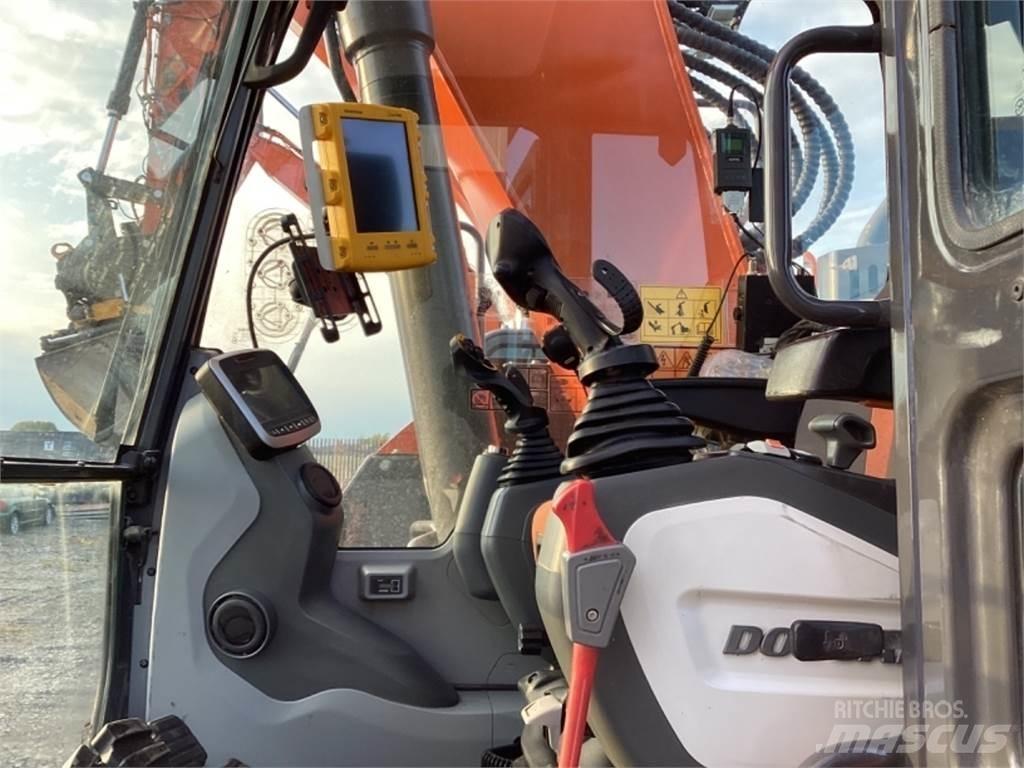 Doosan DX235 LCR 履带挖掘机