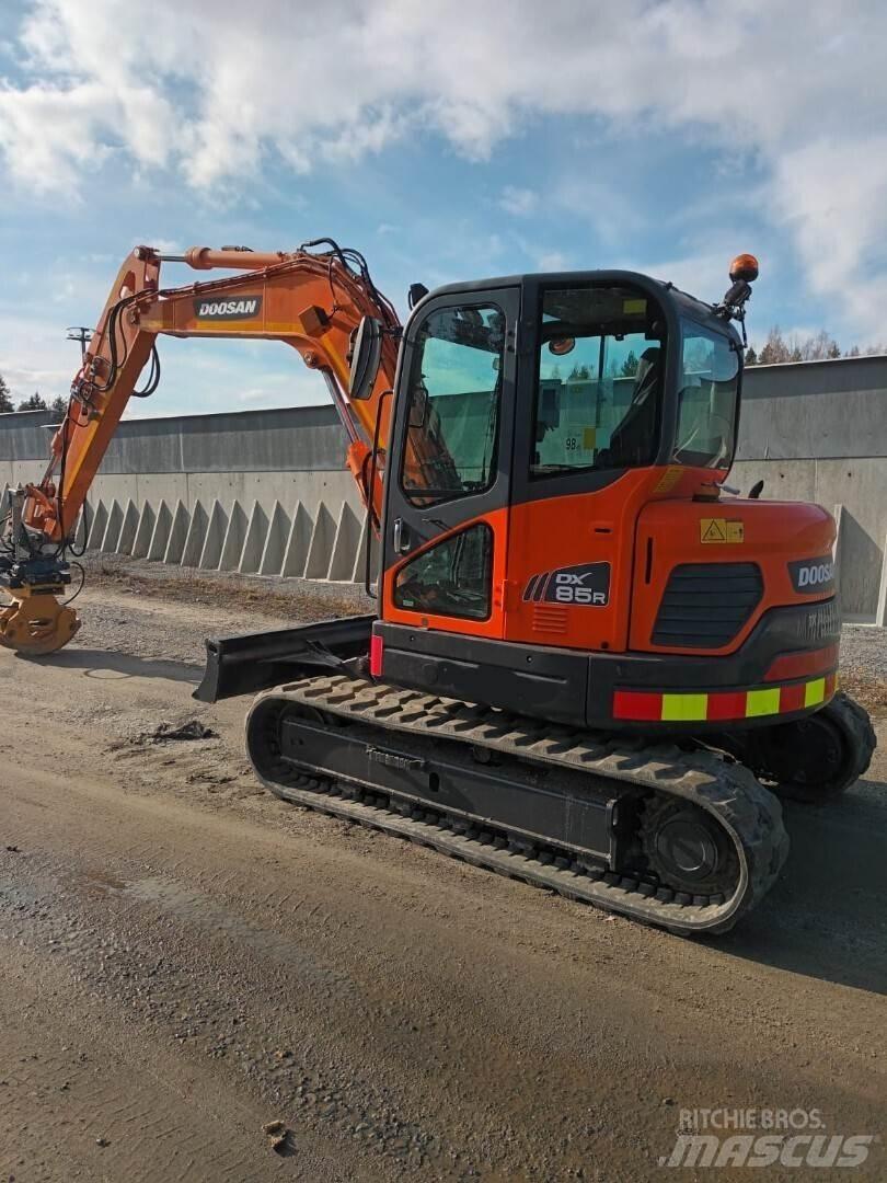 Doosan DX85 R 中型挖掘机