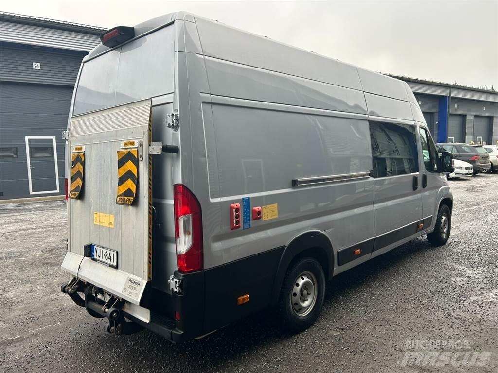 Fiat Ducato 大型面包车