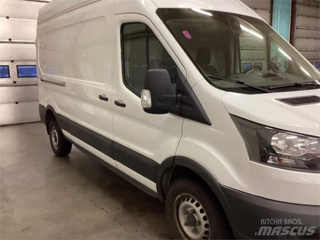 Ford Transit 大型面包车