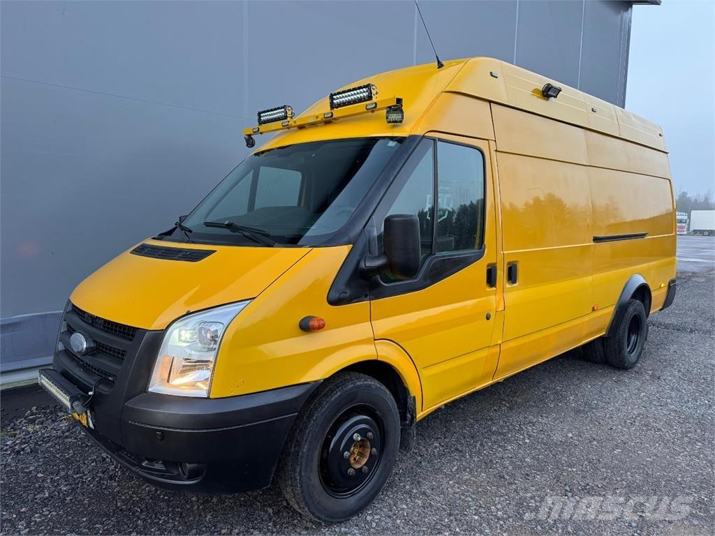 Ford Transit 大型面包车
