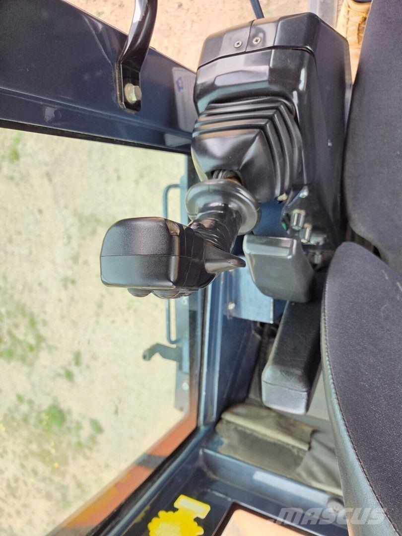 Hanix H75C 中型挖掘机
