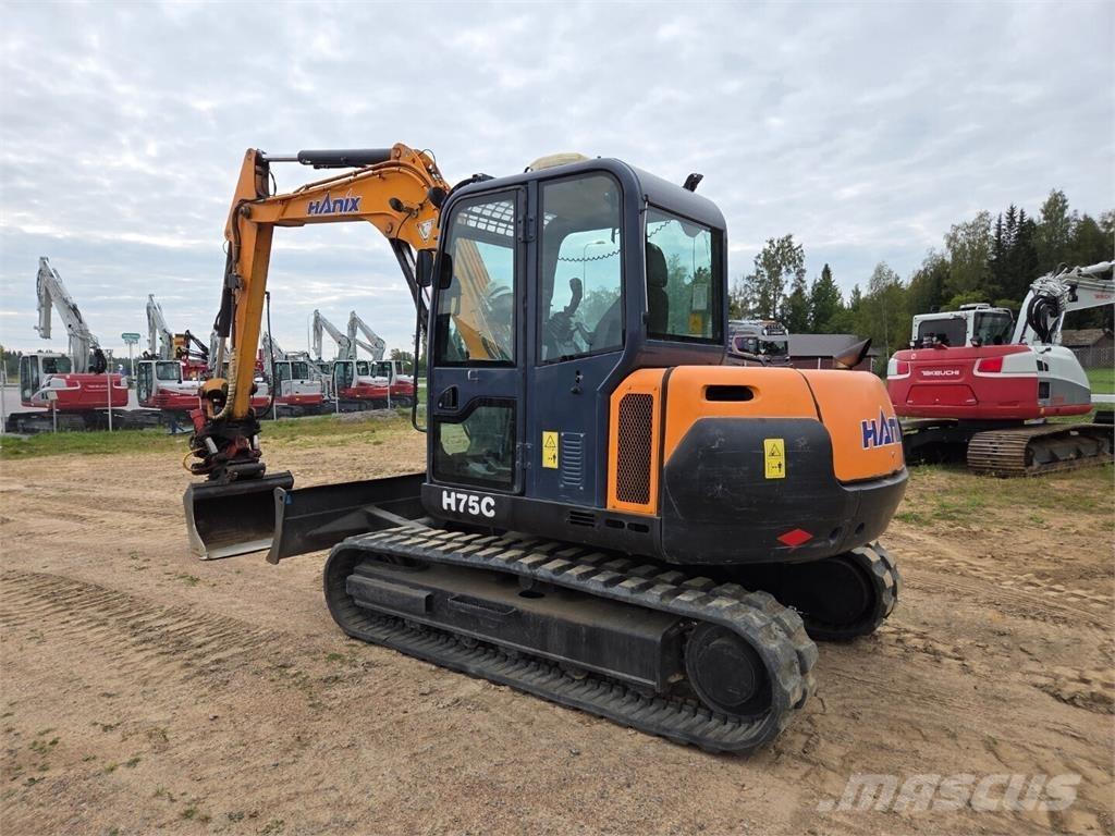 Hanix H75C 中型挖掘机