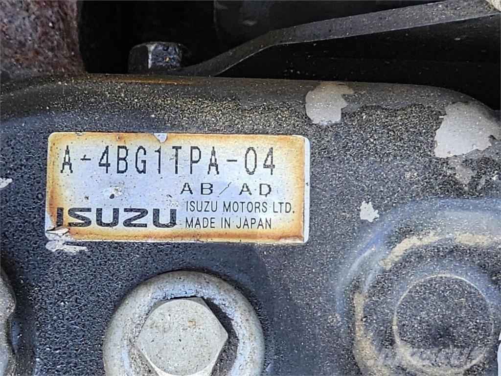 JCB JS130 履带挖掘机