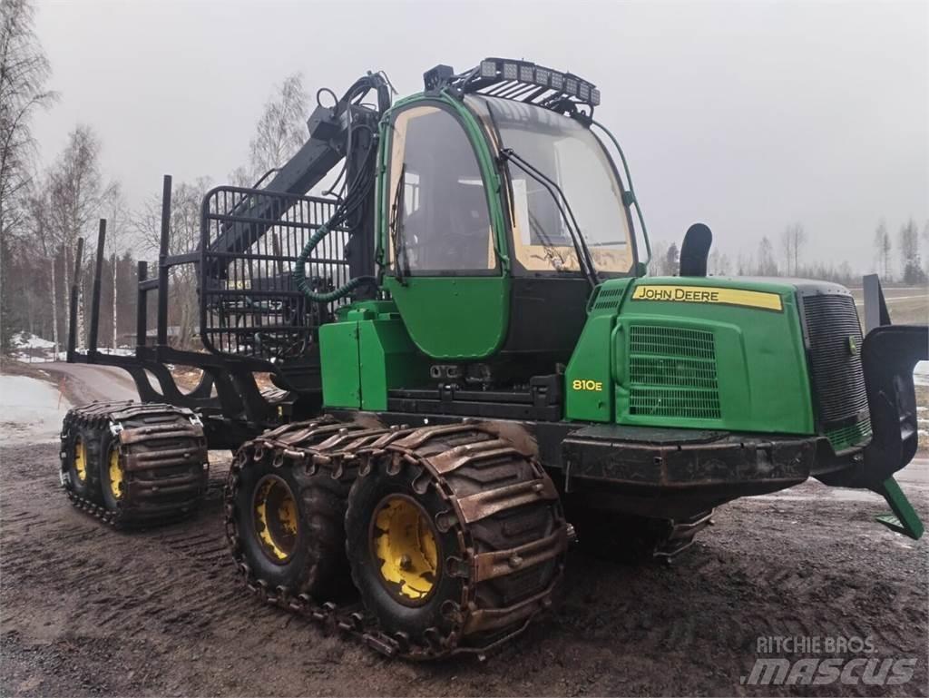 John Deere 810 E 集运机