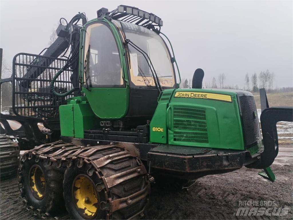 John Deere 810 E 集运机