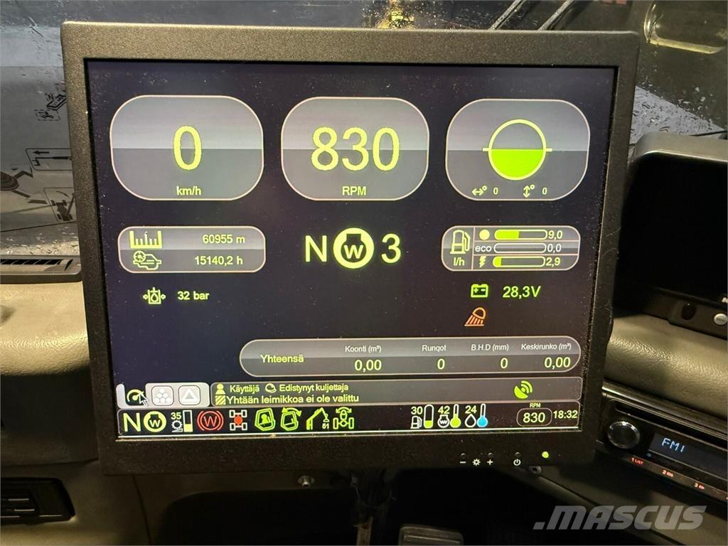 Komatsu 901 TX 收割机