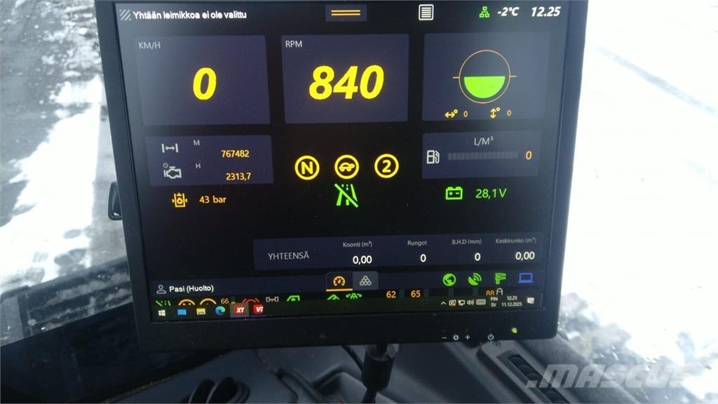 Komatsu 901 XC 收割机