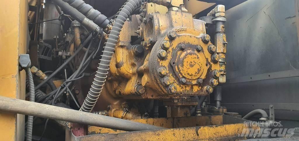 Komatsu PC300-3 履带挖掘机