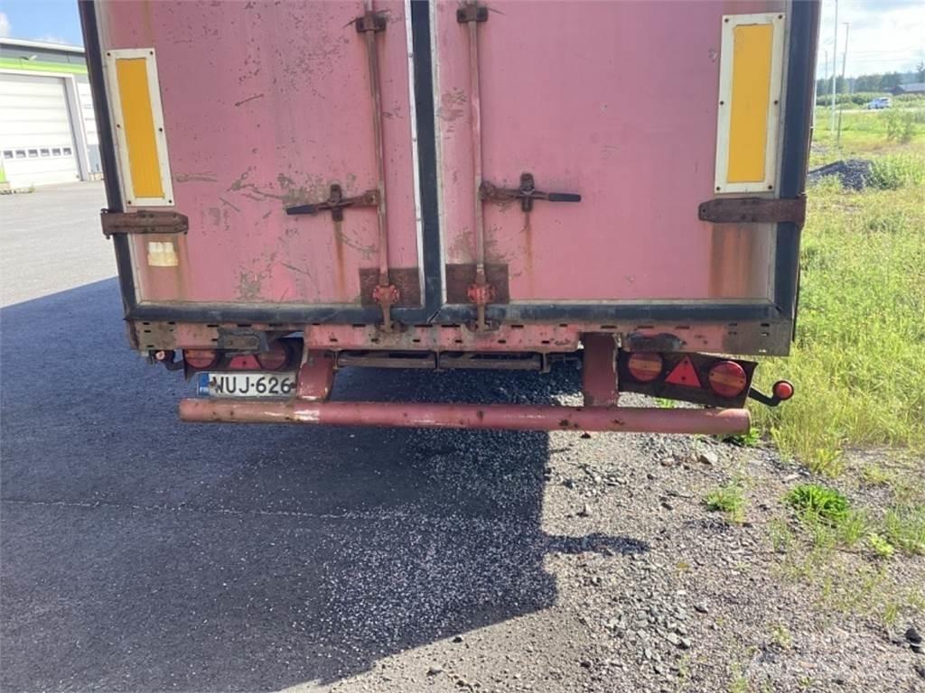 Närko Mega 侧帘半挂车