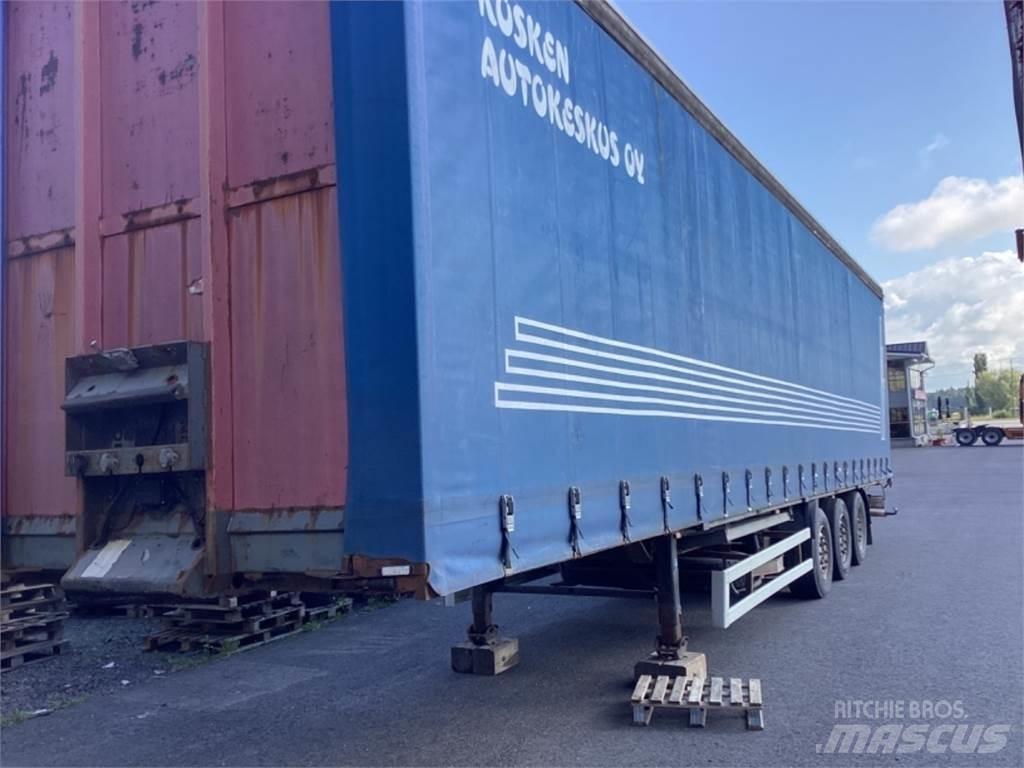 Närko Mega 侧帘半挂车