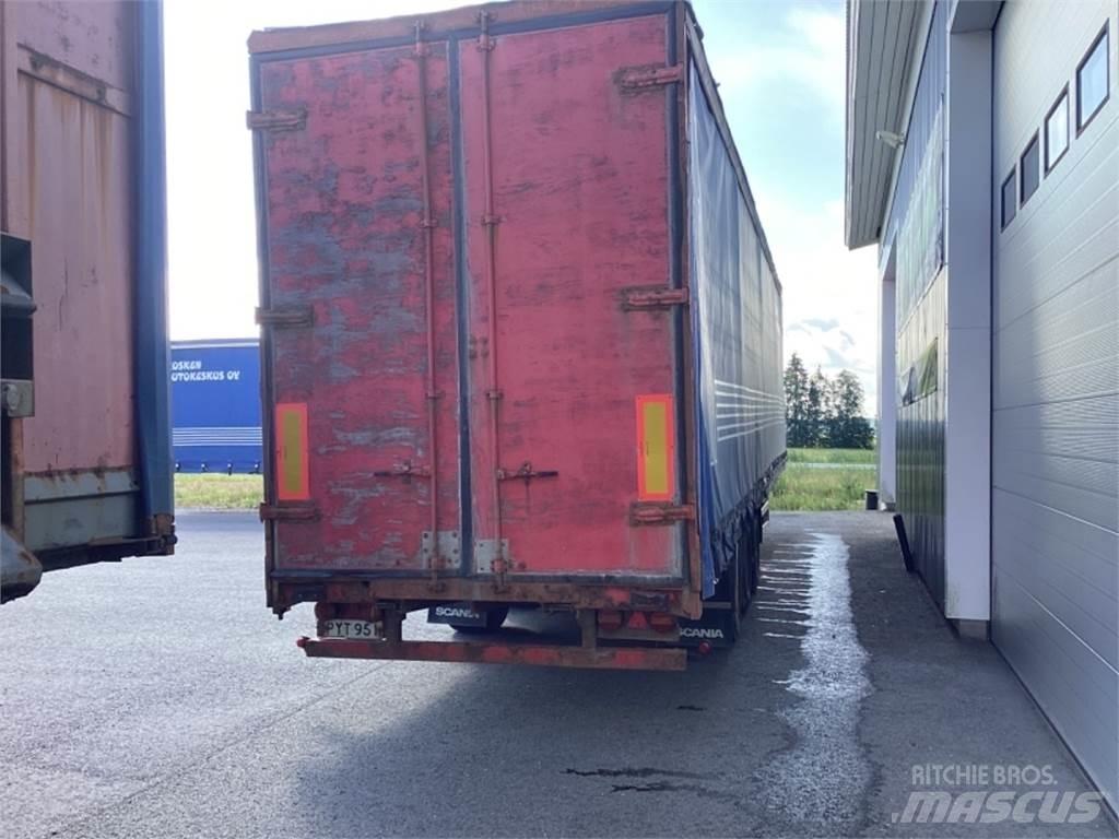 Närko Mega 侧帘半挂车