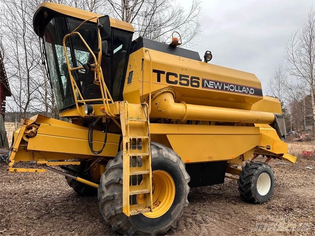 New Holland TC56 联合收割机