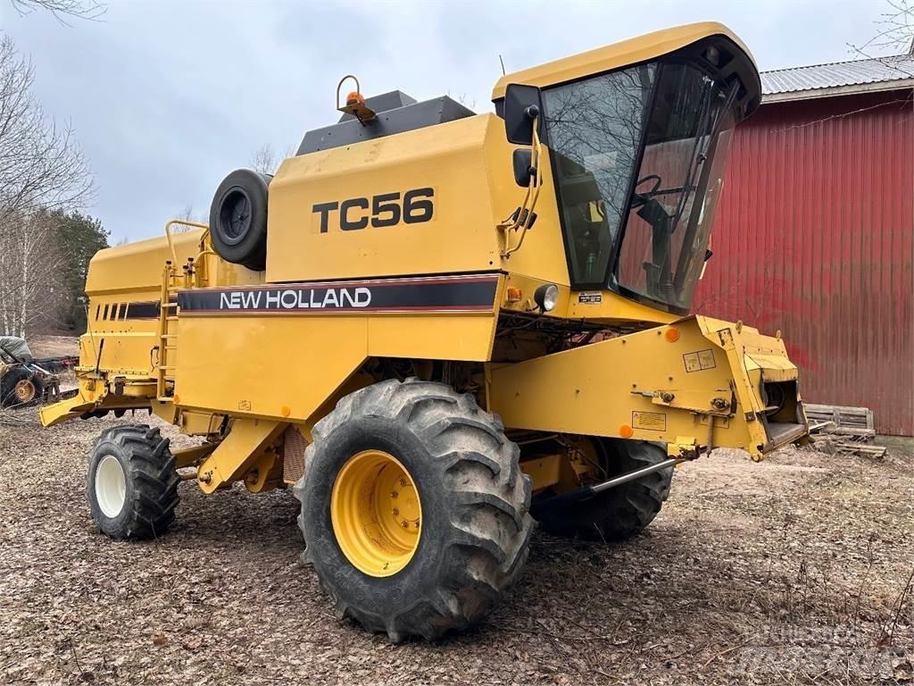 New Holland TC56 联合收割机