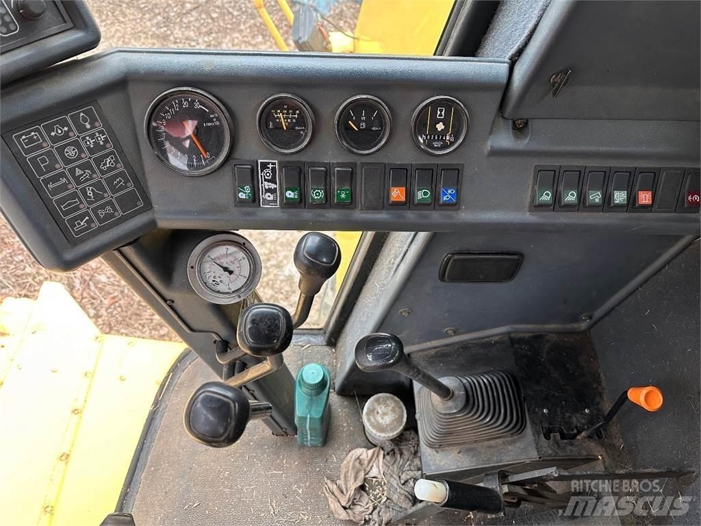 New Holland TC56 联合收割机