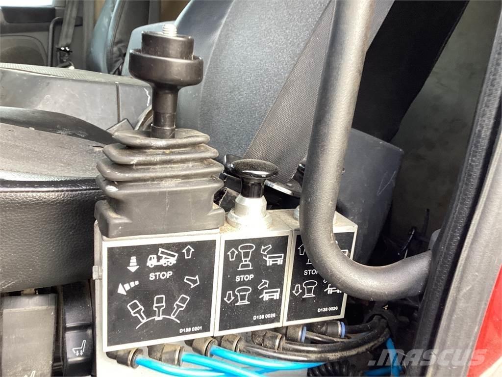 Scania P 320 工程吊钩车