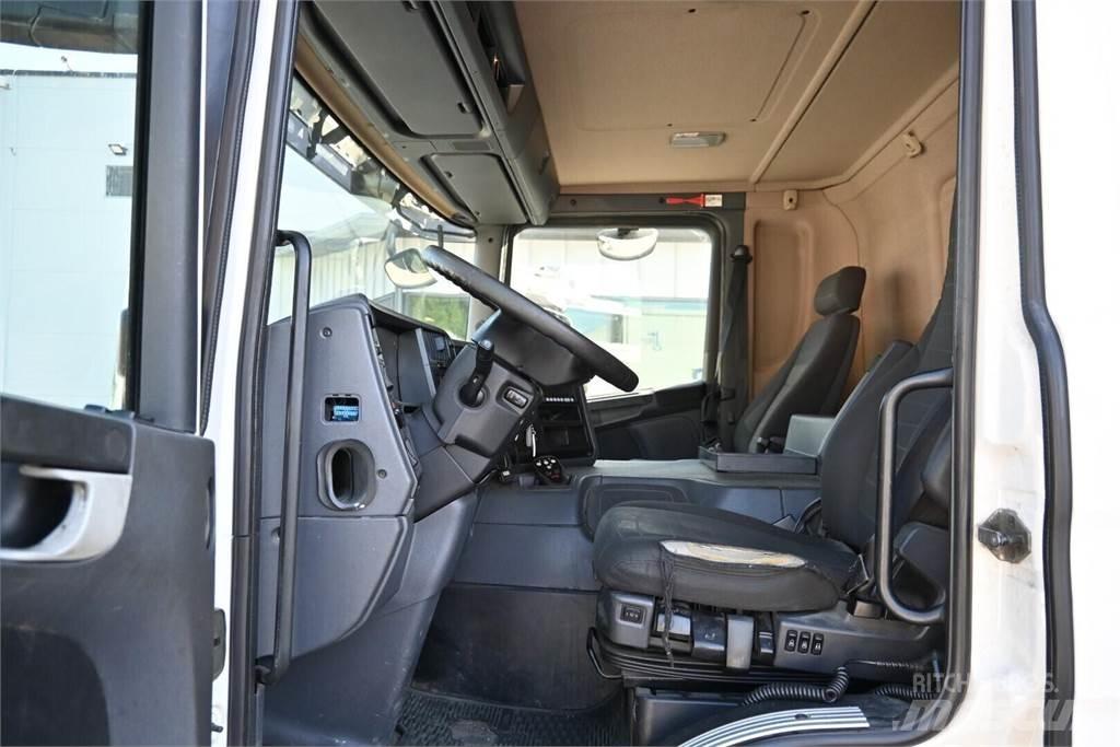 Scania P320 4x2 厢式货车