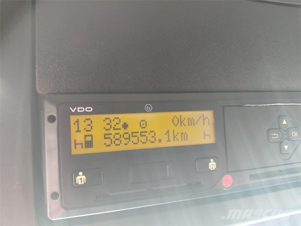 Sisu CM16M 8x4 自卸式货车