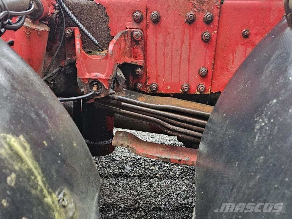 Sisu E12M 8X2 工程吊钩车