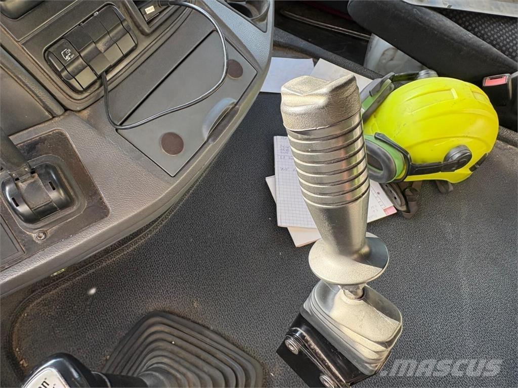Sisu Polar 10x4 自卸式货车