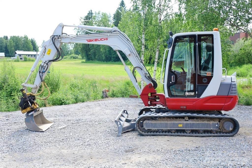 Takeuchi TB250 小型挖掘机