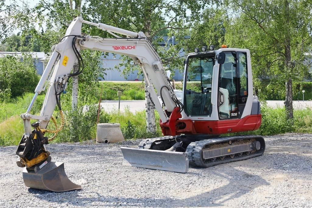 Takeuchi TB250 小型挖掘机