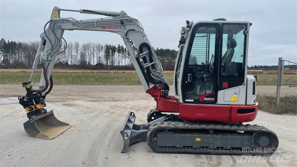Takeuchi TB257FR 小型挖掘机