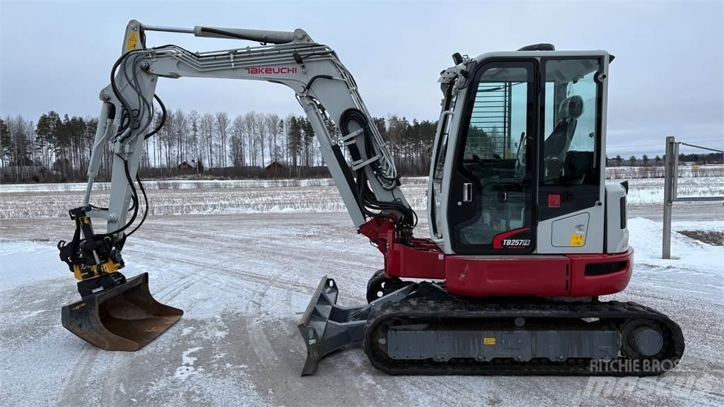 Takeuchi TB257FR 小型挖掘机