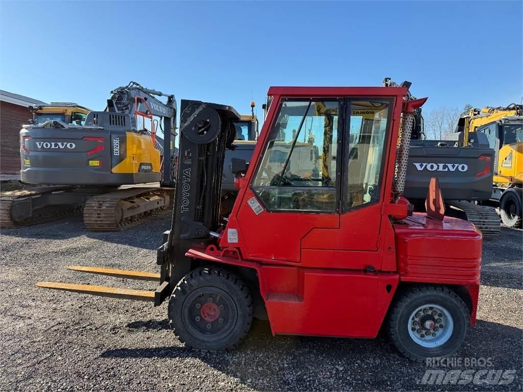 Toyota 02-5 FD35 柴油叉车