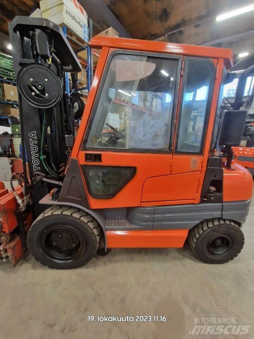 Toyota 02-6FDF30 柴油叉车