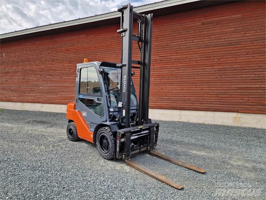Toyota 02-8FDF30 柴油叉车