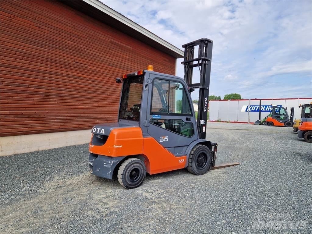 Toyota 02-8FDF30 柴油叉车