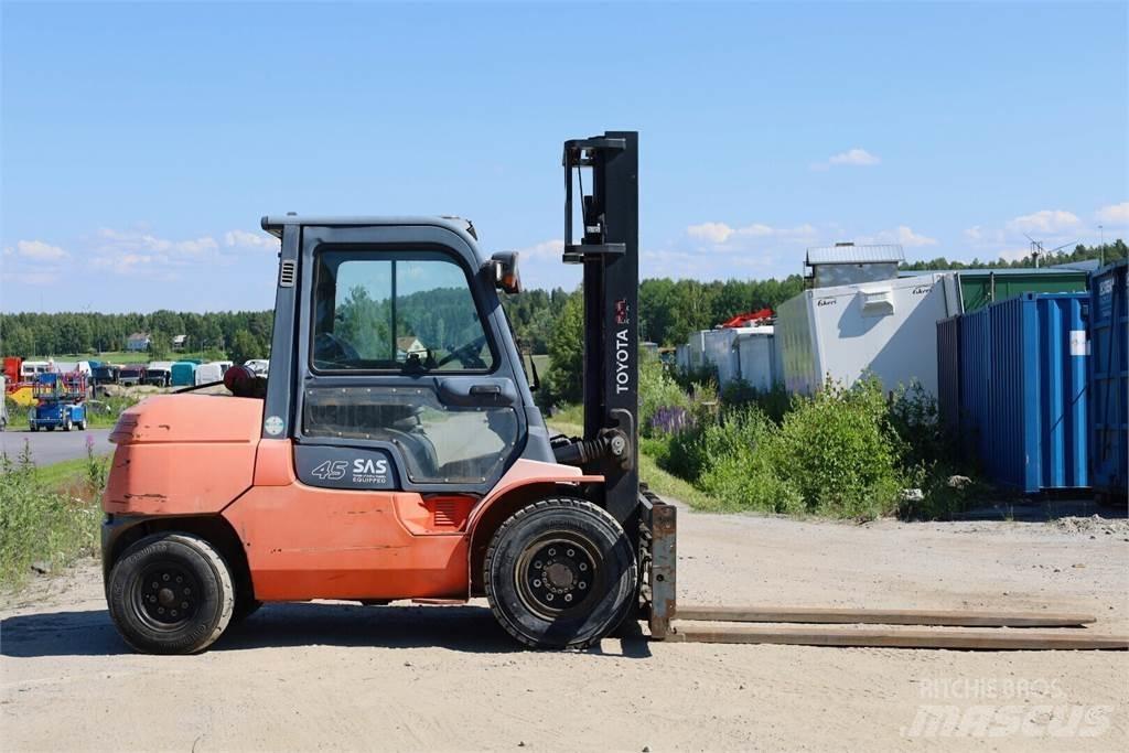 Toyota 7FD40 柴油叉车