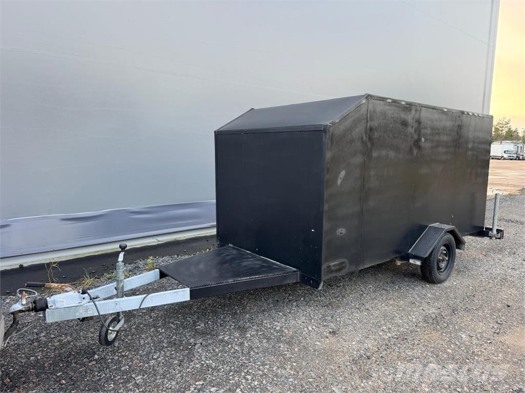  Umpiperäkärry 轻型拖车