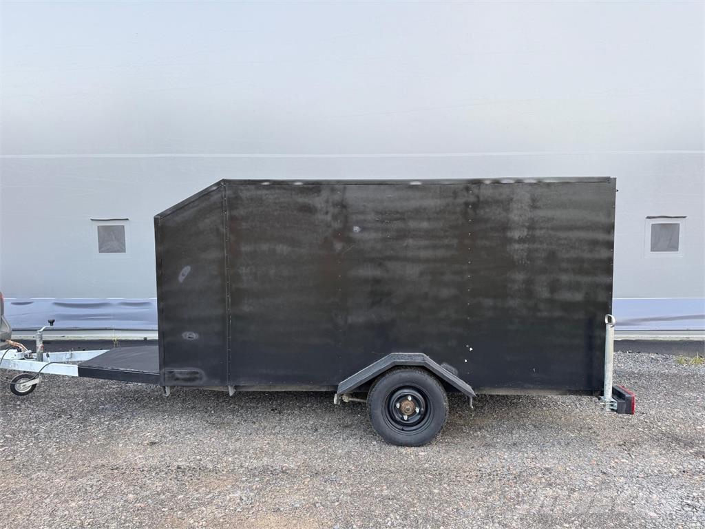  Umpiperäkärry 轻型拖车