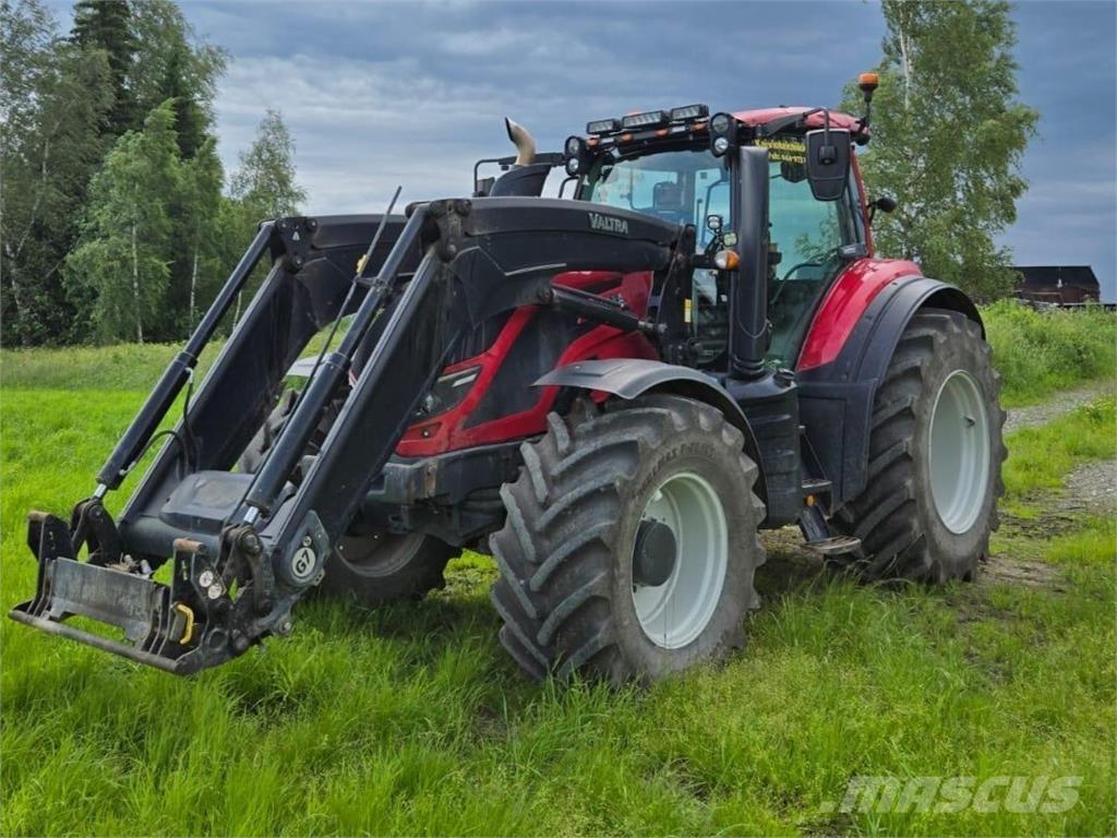 Valtra T144 Versu 拖拉机/农用车
