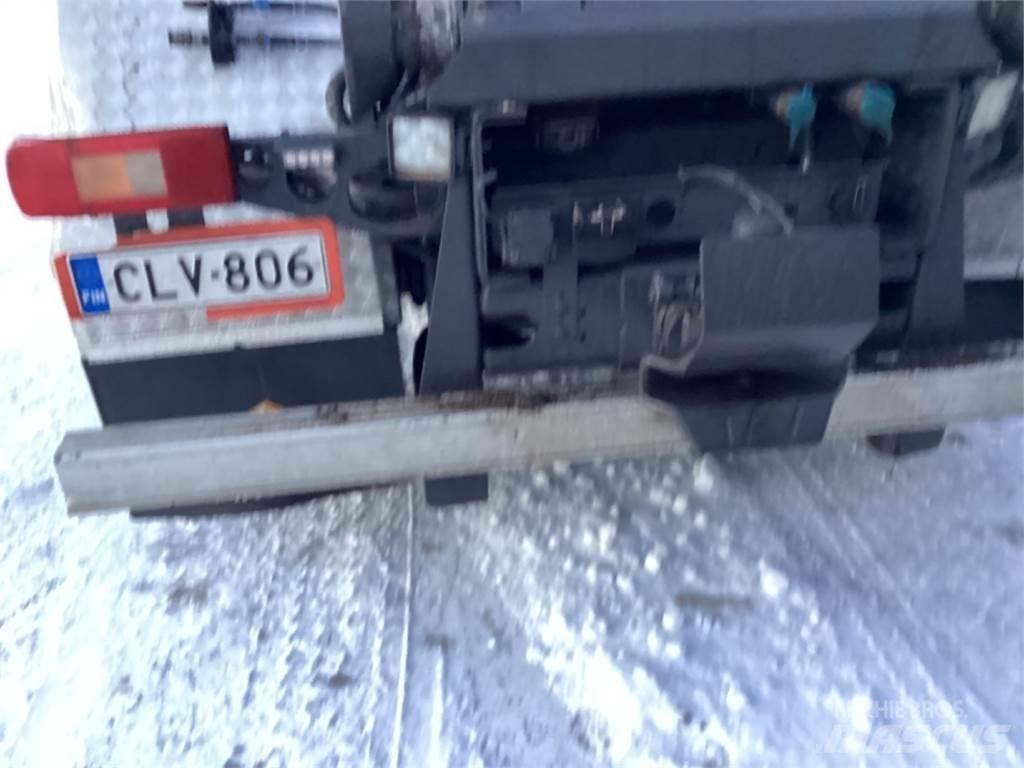 Volvo 460 工程吊钩车