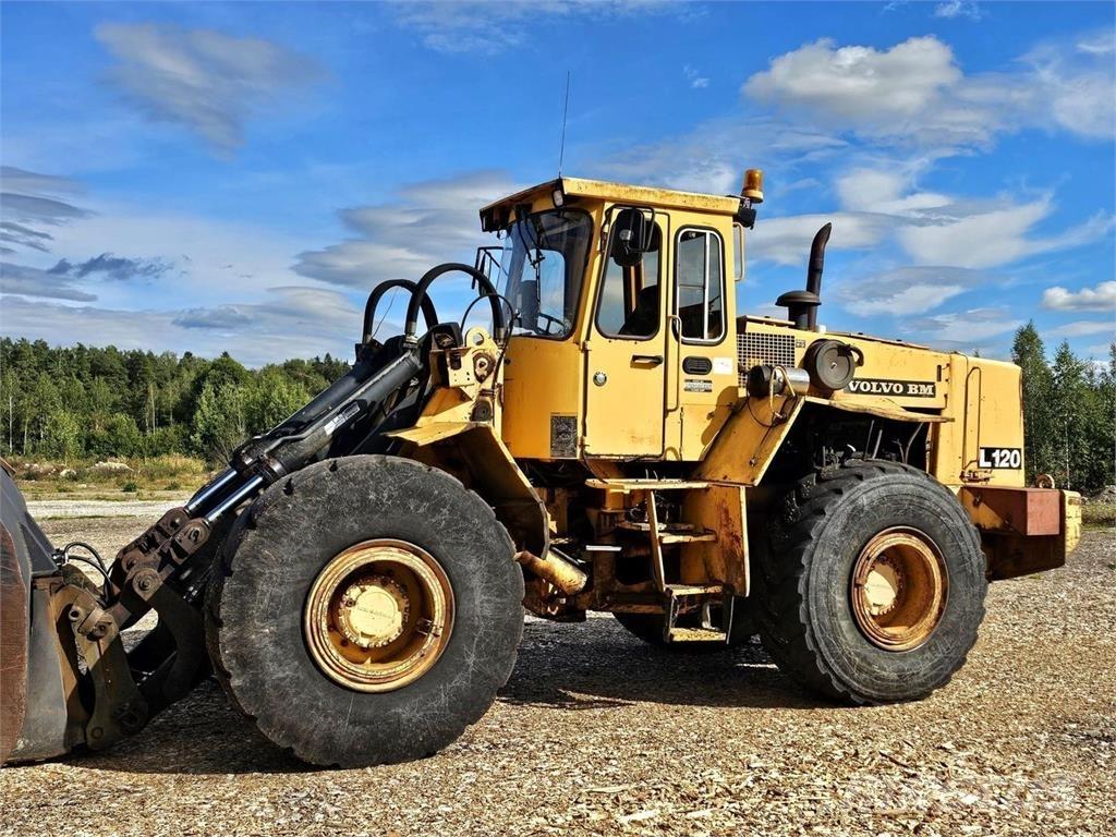 Volvo BM L120 轮式装载机