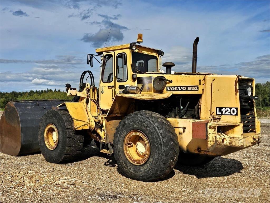 Volvo BM L120 轮式装载机