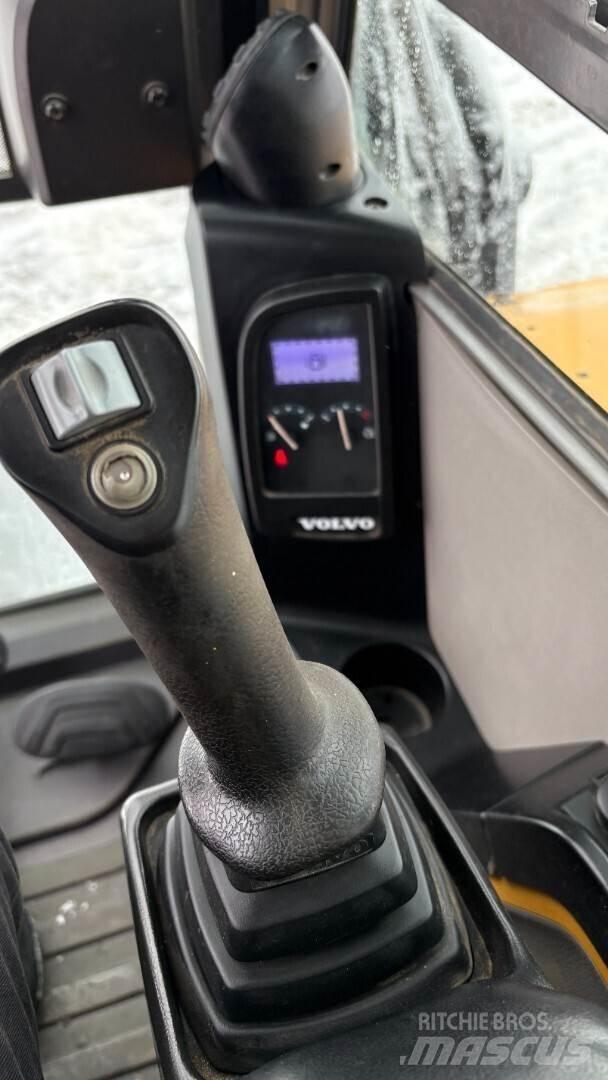 Volvo ECR88D 中型挖掘机