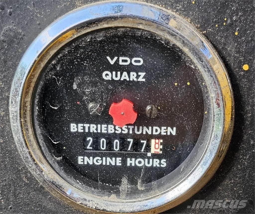 Volvo EW 200 轮式挖掘机