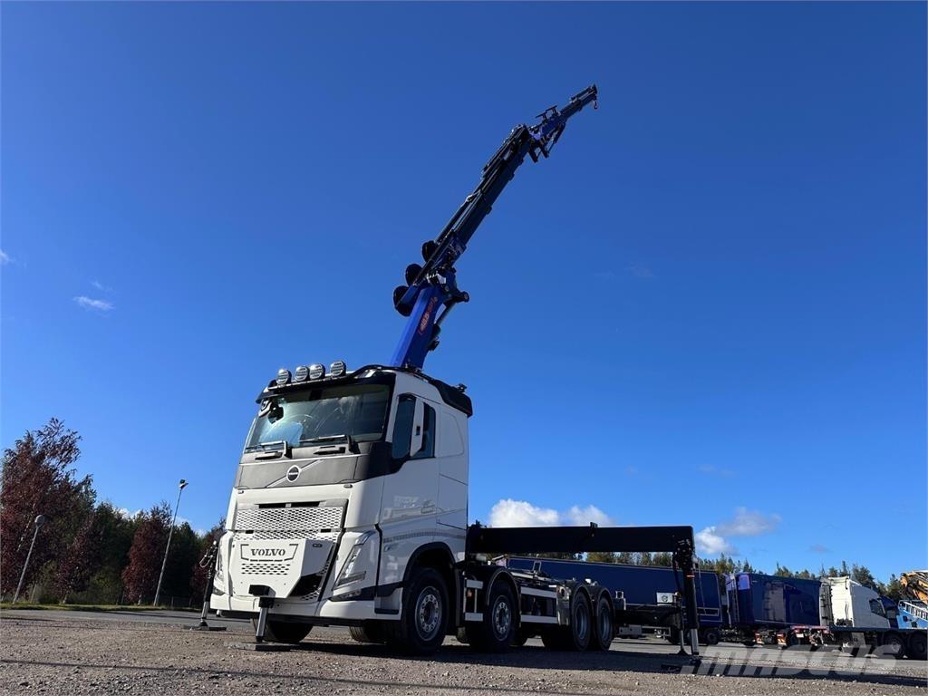 Volvo FH13 8x4 随车折臂吊