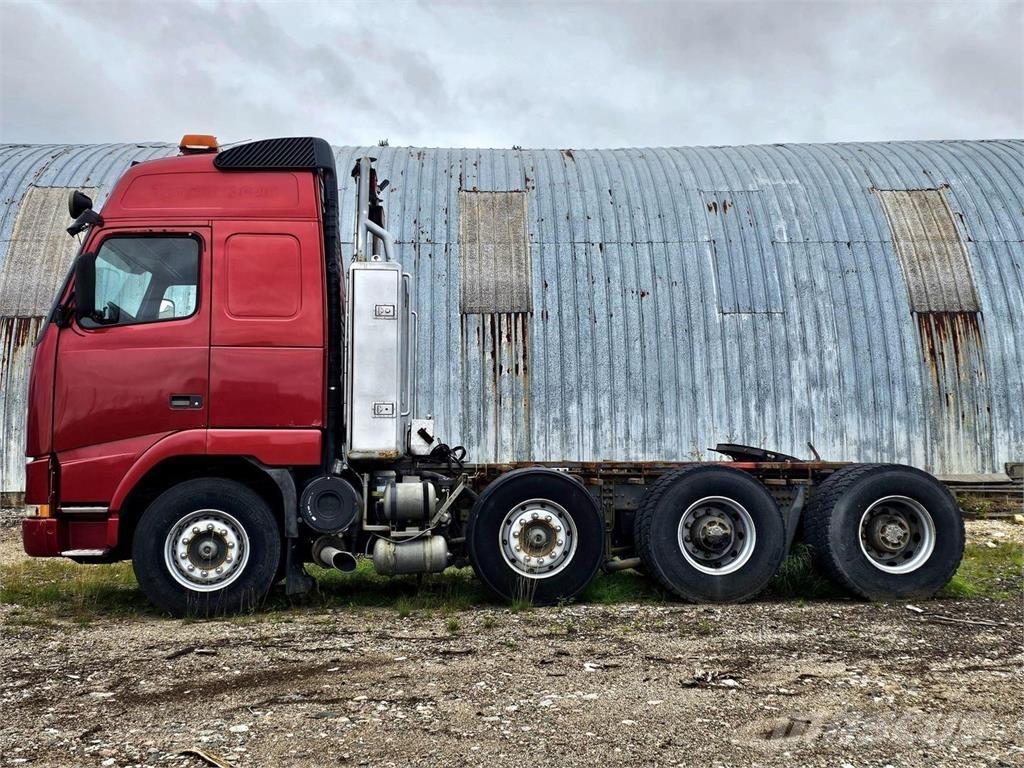 Volvo FH16 8x4 牵引车