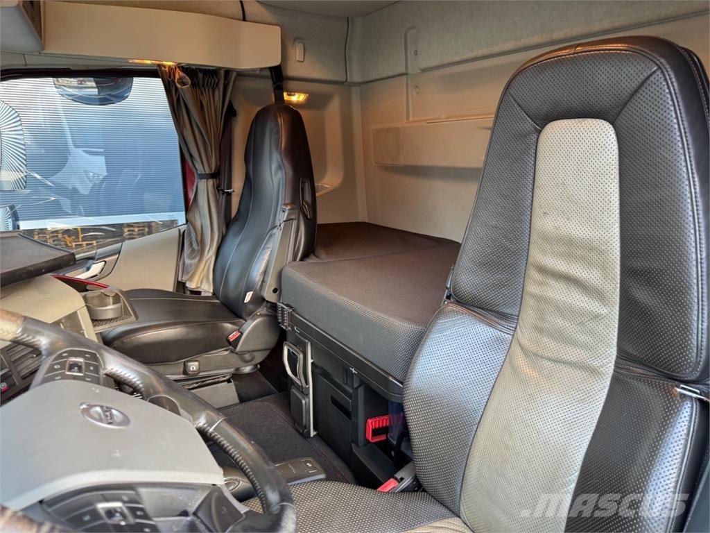 Volvo FH540 8X4 起重车